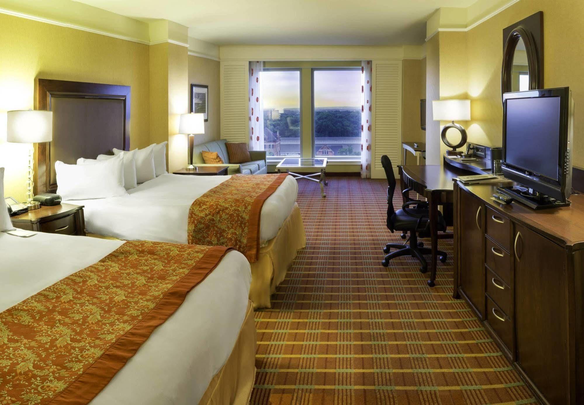 Renaissance Montgomery Hotel & Spa At The Convention Center מראה חיצוני תמונה
